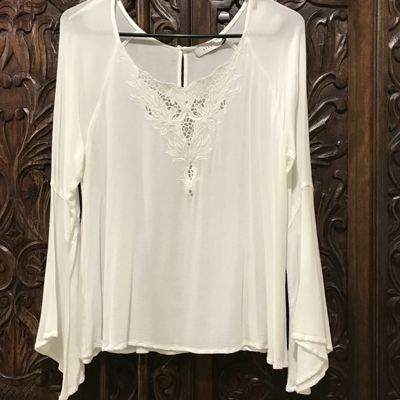 Lush sheer white blouse with lace detail - Picture 2 of 6